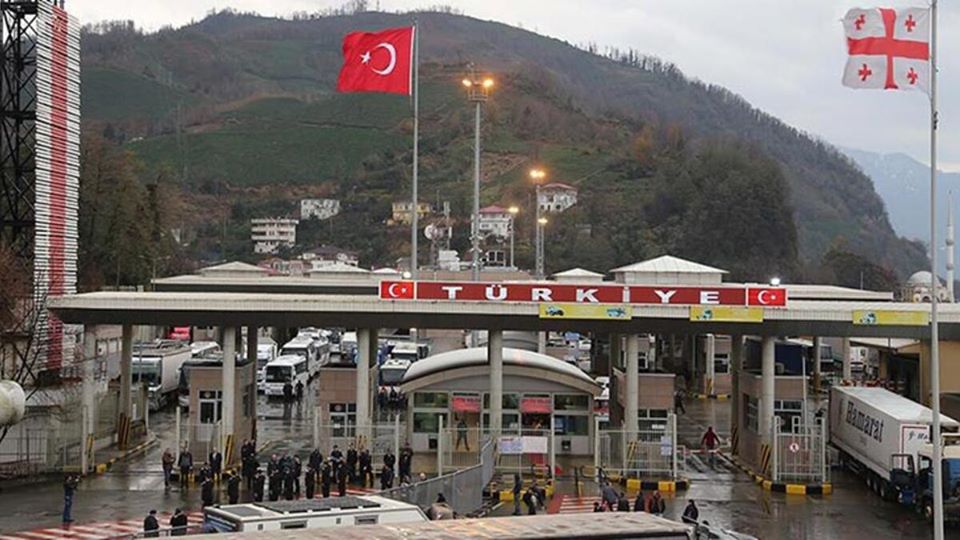 თურქეთში დასაქმების უფლება 101 პირს მიეცა/ BİR GÜNDE SARP SINIRINDAN TÜRKİYE'YE 101 KİŞİ ÇALIŞMA İZNİYLE GEÇTİ!