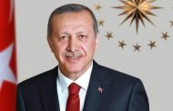 თურქეთის პრეზიდენტი რეჯეფ თაიფ ერდოღანი საქართველოს პრემიერ-მინისტრ ირაკლი ღარიბაშვილს საქართველოს დამოუკიდებლობის დღეს ულოცავს.