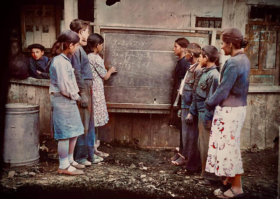 ფოტო გადაღებულია 1935 წელს, რაჭაში, სოფ.სხვავაში.