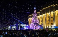 Tiflis Ana Noel Ağacı Yakıldı