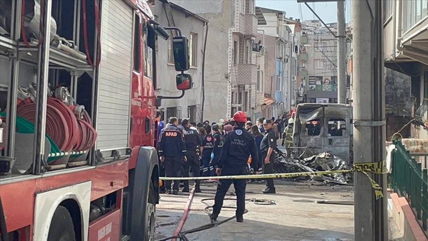 Son Dakika: Bursa'da Uçak Saka'ta Evlerin Üstüne Düştü!