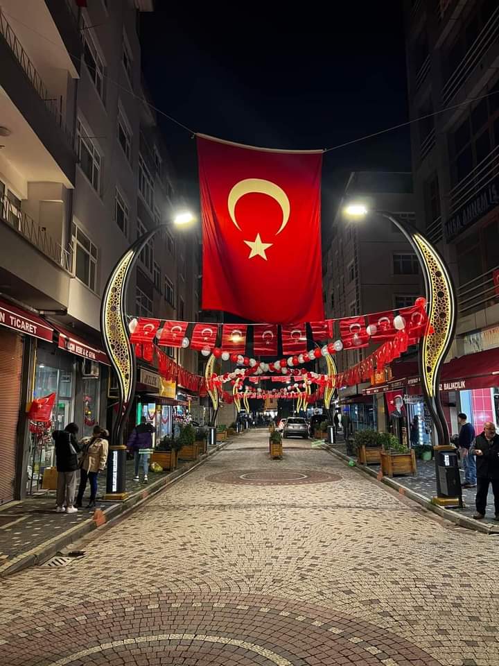 Birol Üstündağ: Bayramlara özen gösterip aslına uygun kutlanmalı