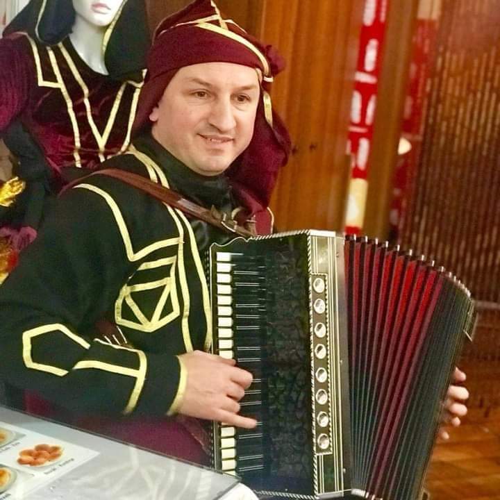 Eka Nadirashvili:  უღურ ზუბოღლუ ზე,