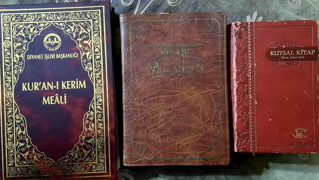 Birol Üstündağ: ÜÇ KUTSAL KİTAP...