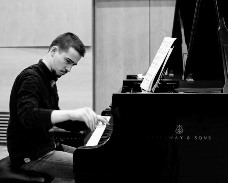 გაიცანით აღიარებული პიანისტი გიორგი საჯაია.