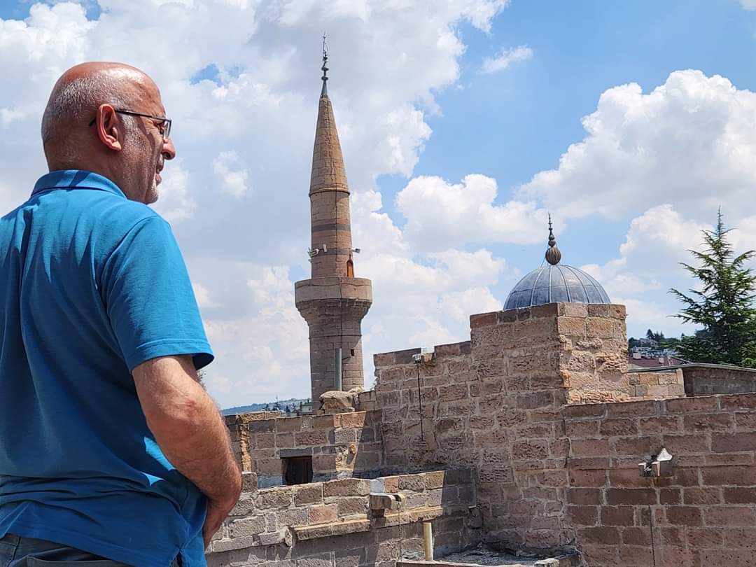Birol Üstündağ: bakıp hissettiklerimi yazdım