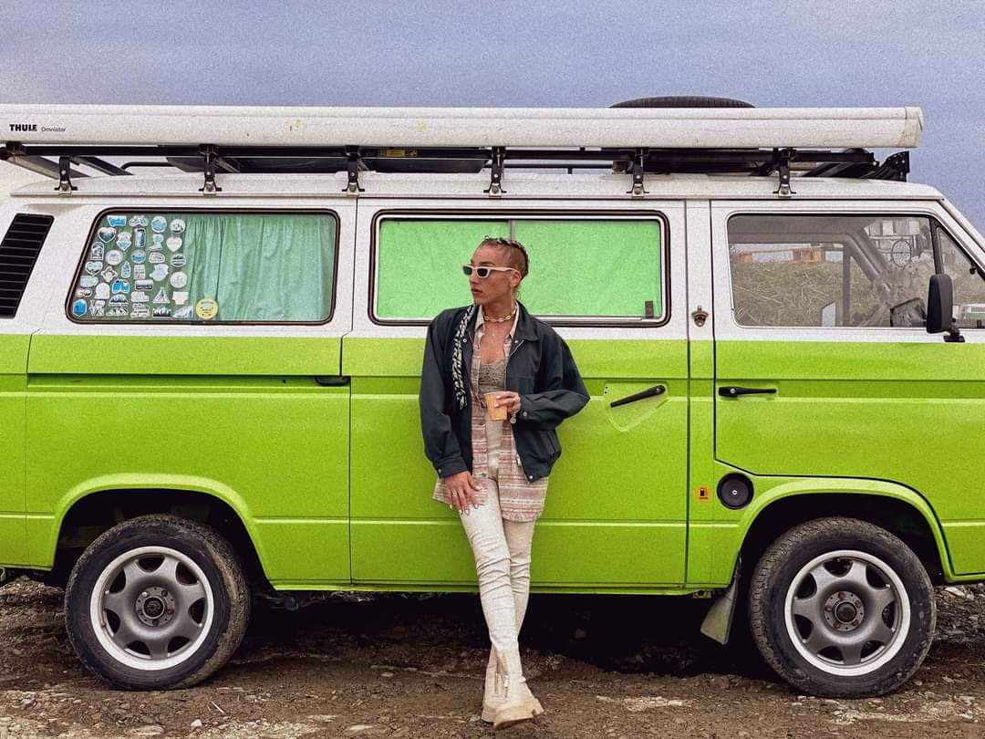 Natia Chinchalauri: დღეს შვილი გოგოების დღე ყოფილა )🍁..  გილოცავთ 💫🍁