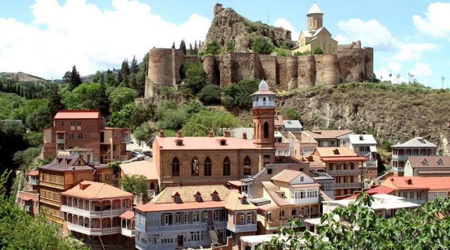 Tiflise'te Şiiler ile Sünniler in birlikte namaz kıldıkları camii