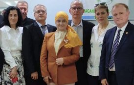 Hasibe Özkan: DEDA ENA 13 YAŞINDA…       (დედა ენა)