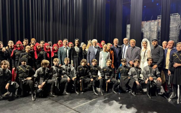 სტამბოლში ქართული ფოლკლორის ტრიუმფი - „გენი“ პირველად ათათურქის კულტურის ცენტრის სცენაზე