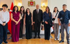 İstanbul'da bulunan Gürcü genç delegeler, Başkonsolos Aleksandre Jishkariani ile bir araya geldi